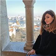 Dottoressa in lettere impartisce lezioni di italiano, storia e latino